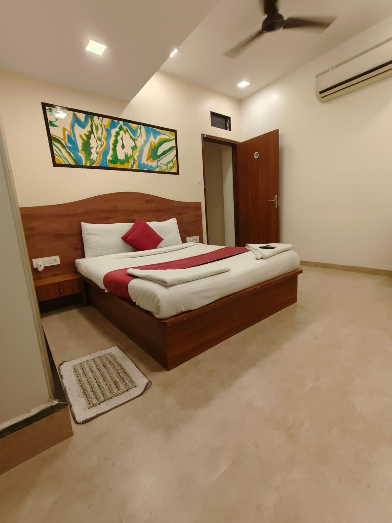 Hotel Crown Juhu