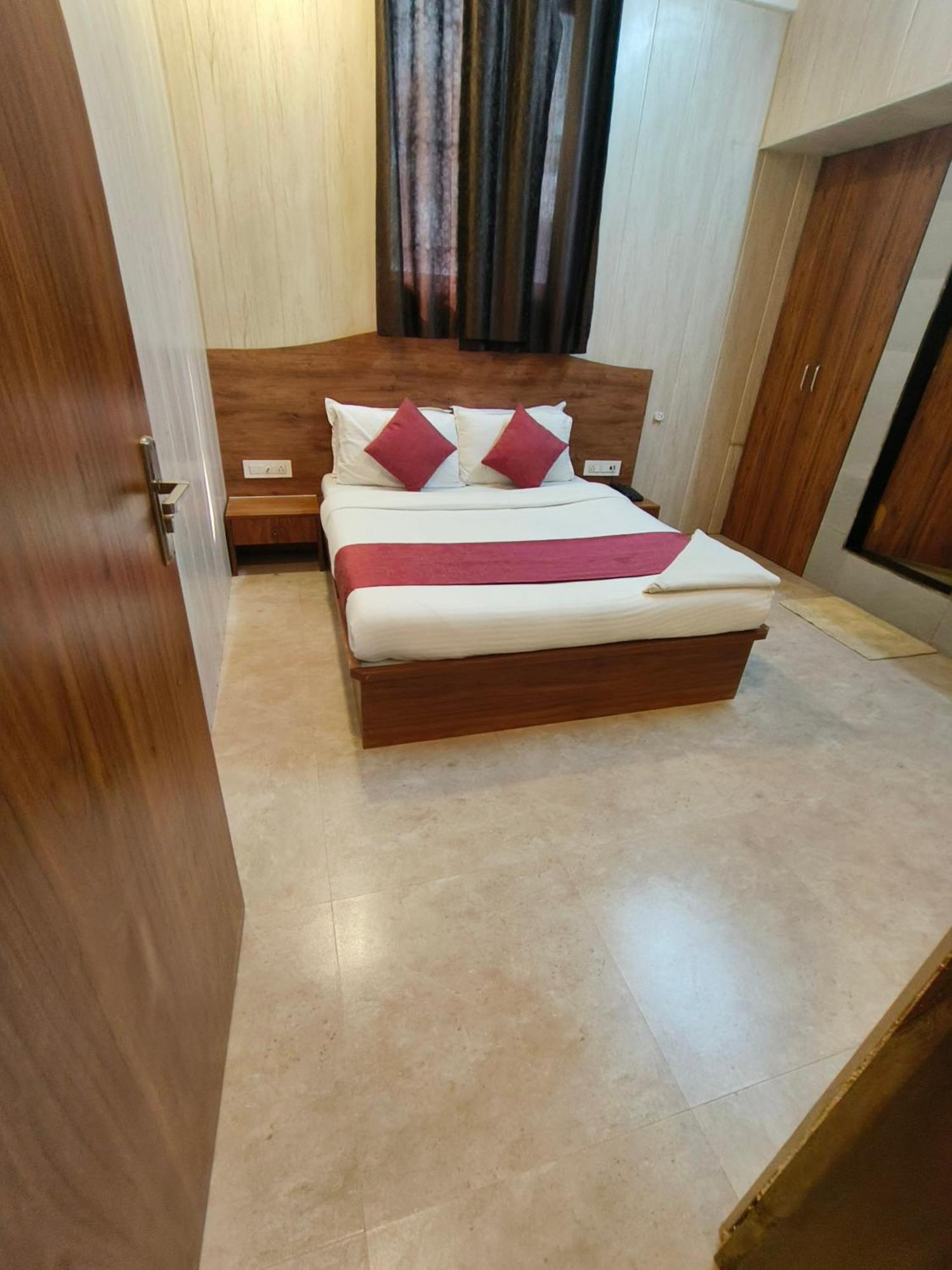 Hotel Crown Juhu Mumbai