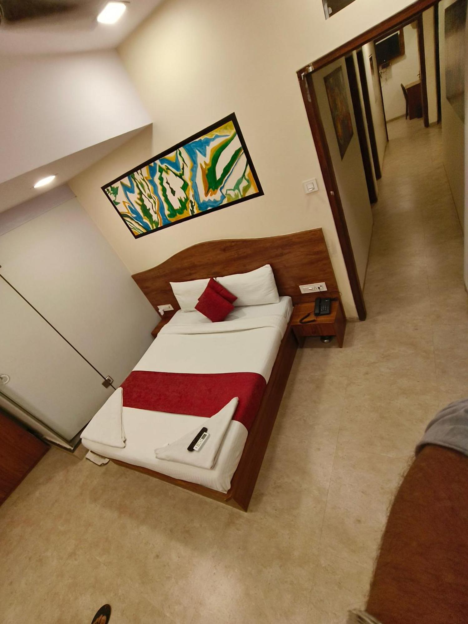 Hotel Crown Juhu