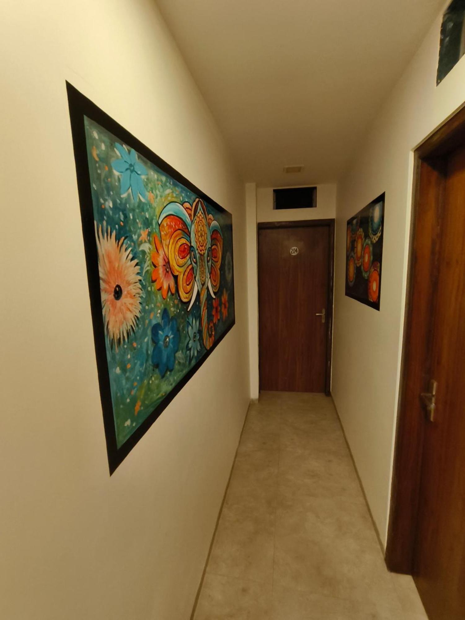 Hotel Crown Juhu 2*
