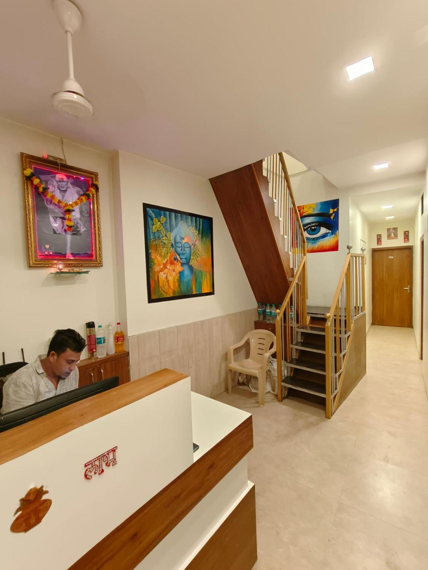 Hotel Crown Juhu 2*