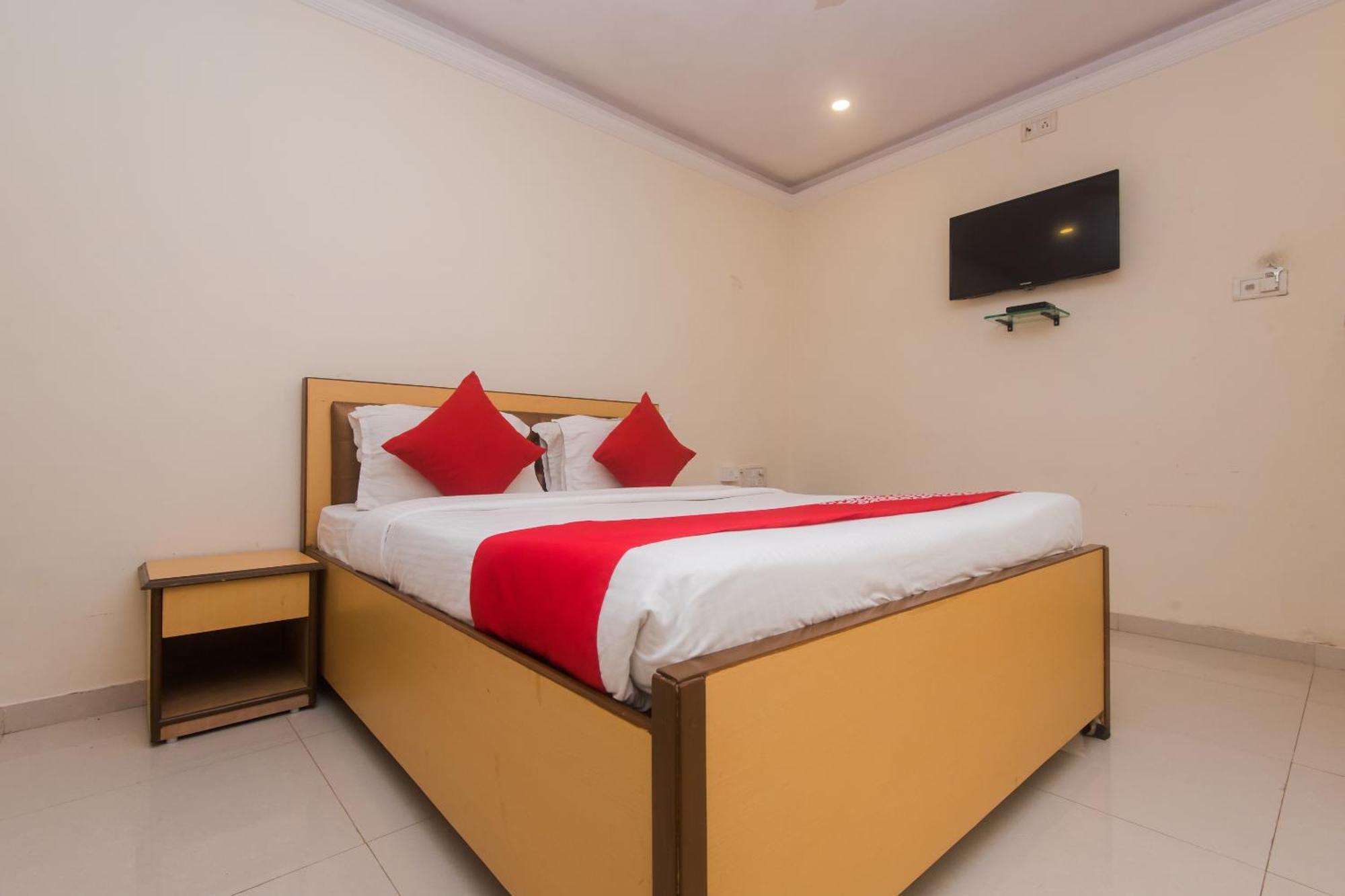 Hotel Capital O Orbit Near Infiniti Mall