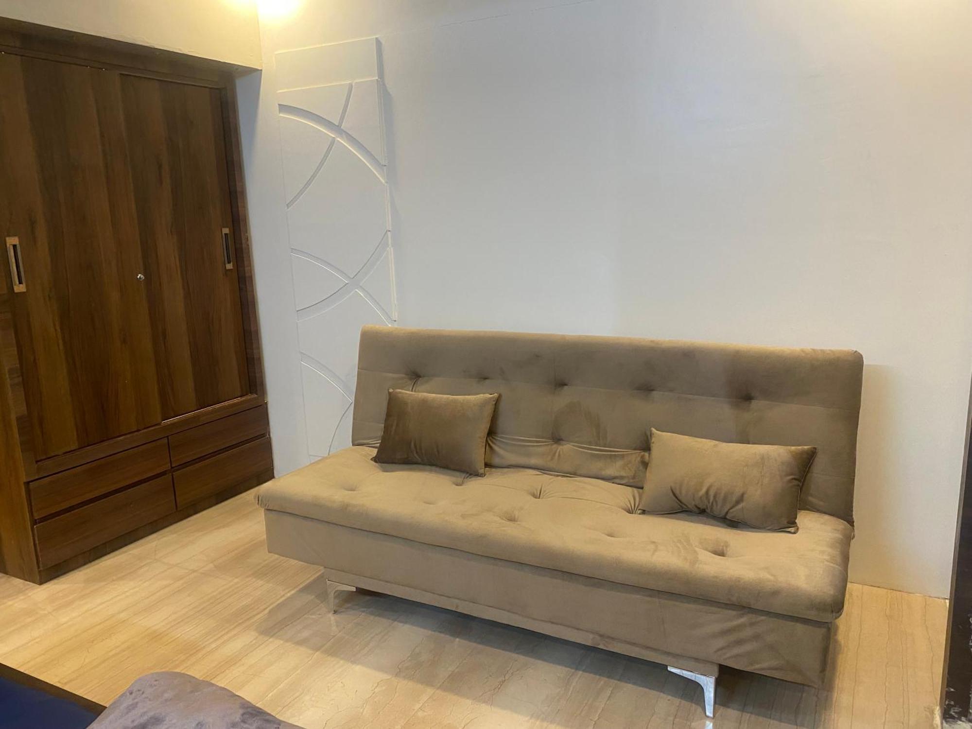 Bandra's Prime Luxurious 2 Bhk Apartment