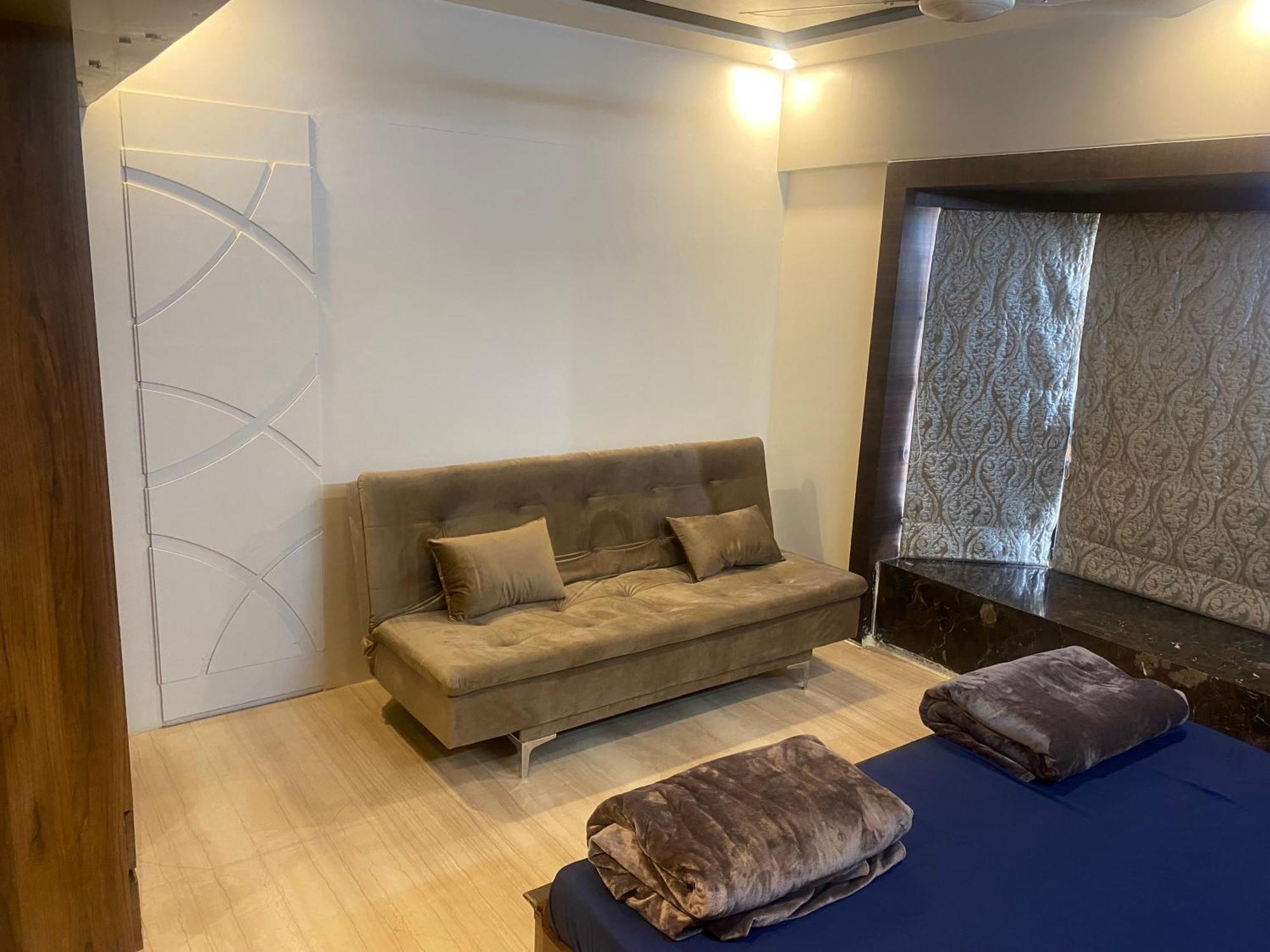 Bandra's Prime Luxurious 2 Bhk Apartment *