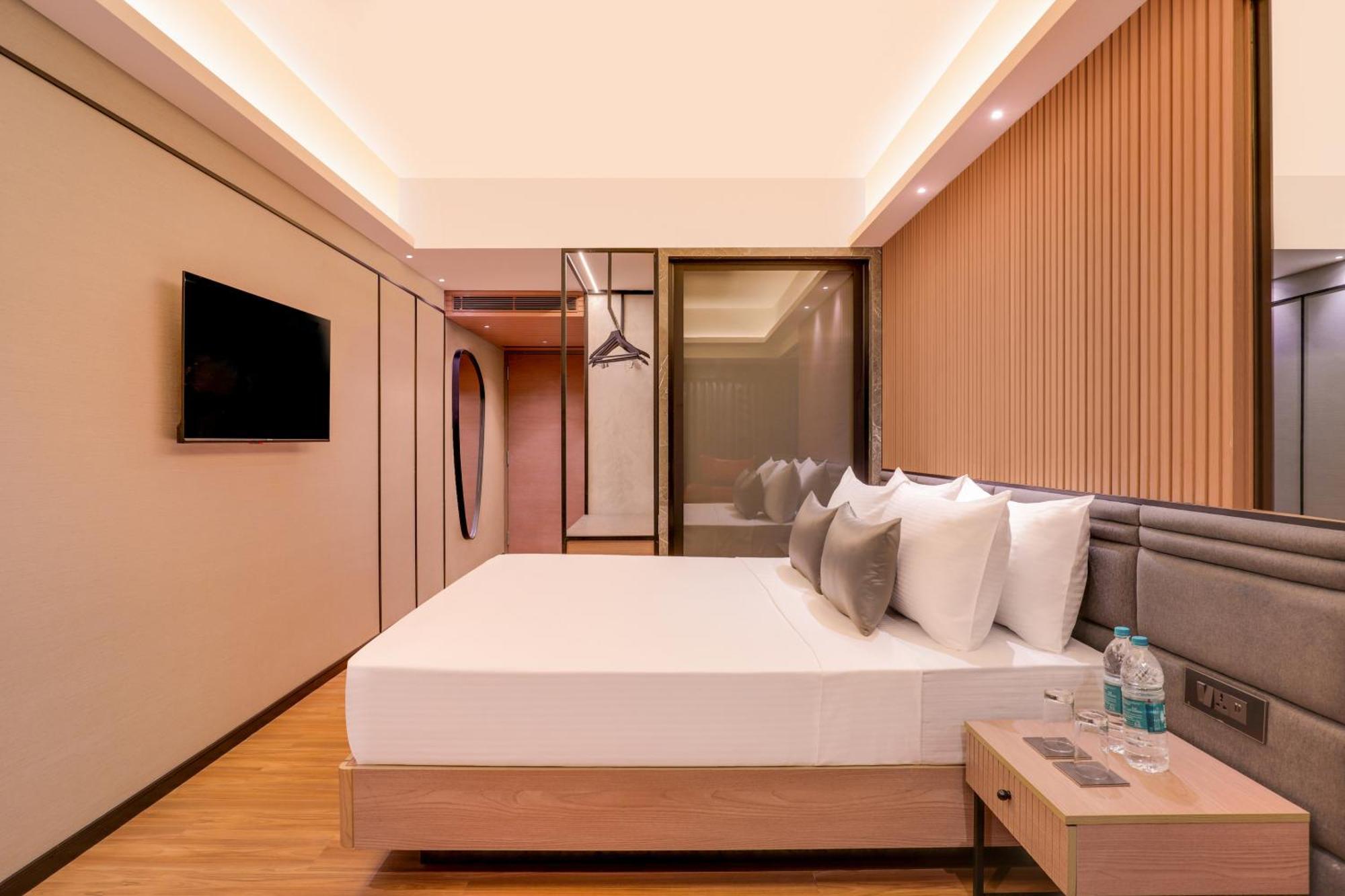 Hotel Lemon Tree Premier, Malad,