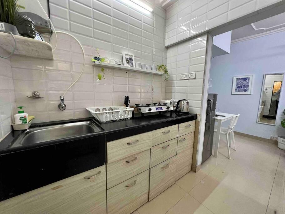 Apartment 72 Pali Village A Cozy Vintage By Connekt Homes Mumbai