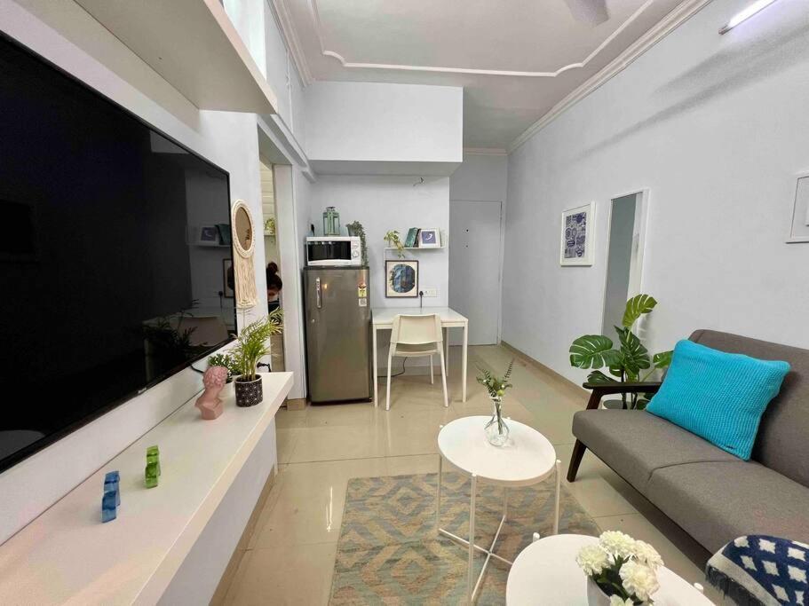 Apartment 72 Pali Village A Cozy Vintage By Connekt Homes Mumbai