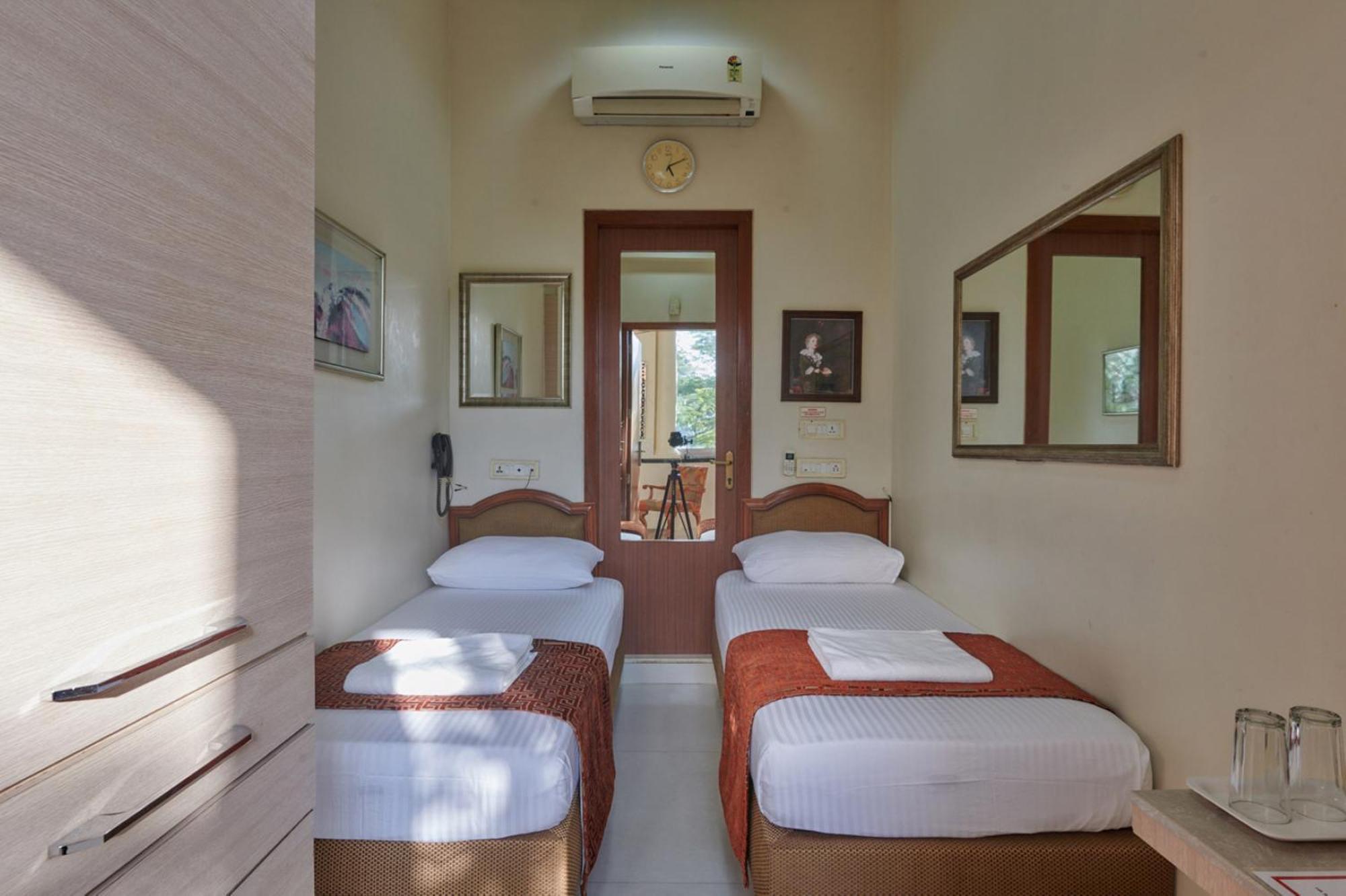 Hotel Elphinstone 2*