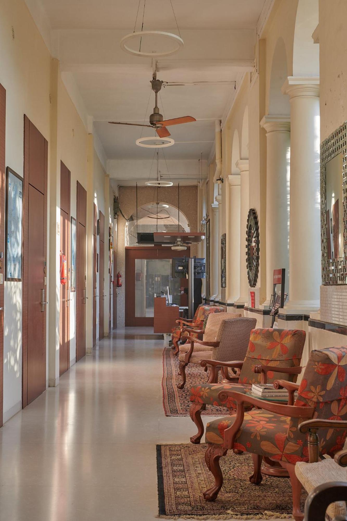 Elphinstone Hotel 2*
