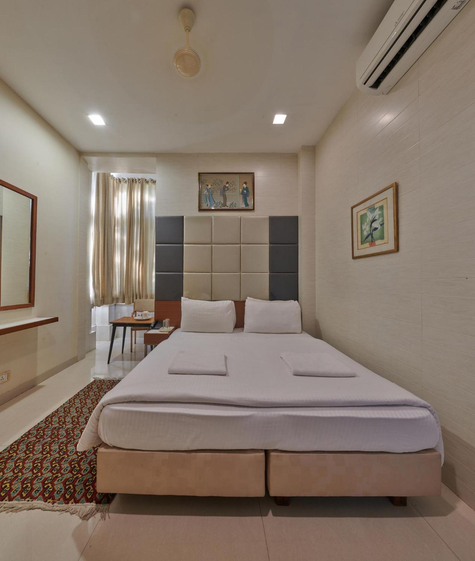 Elphinstone Hotel