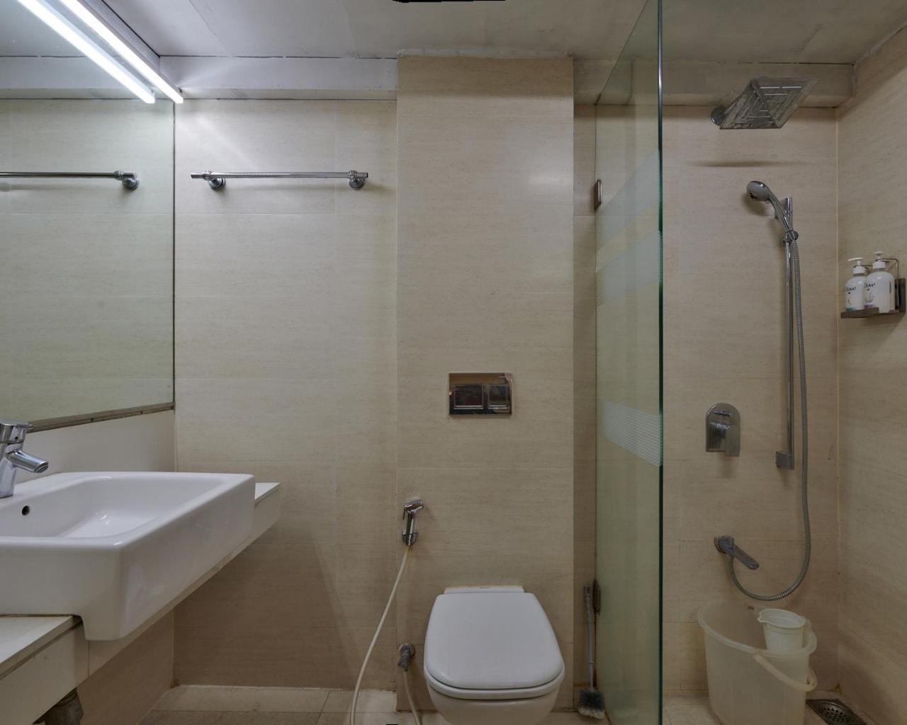 Hotel Bentley Marine Drive 2*