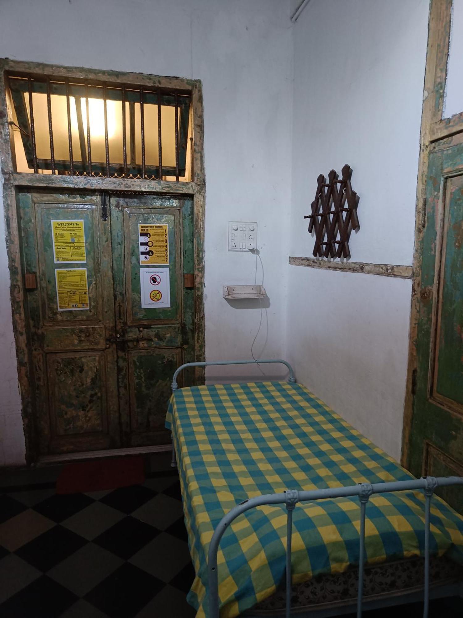 Hostel Vasantashram Csmt Mumbai, Free Wifi With 1940s Retro Vibe Mumbai