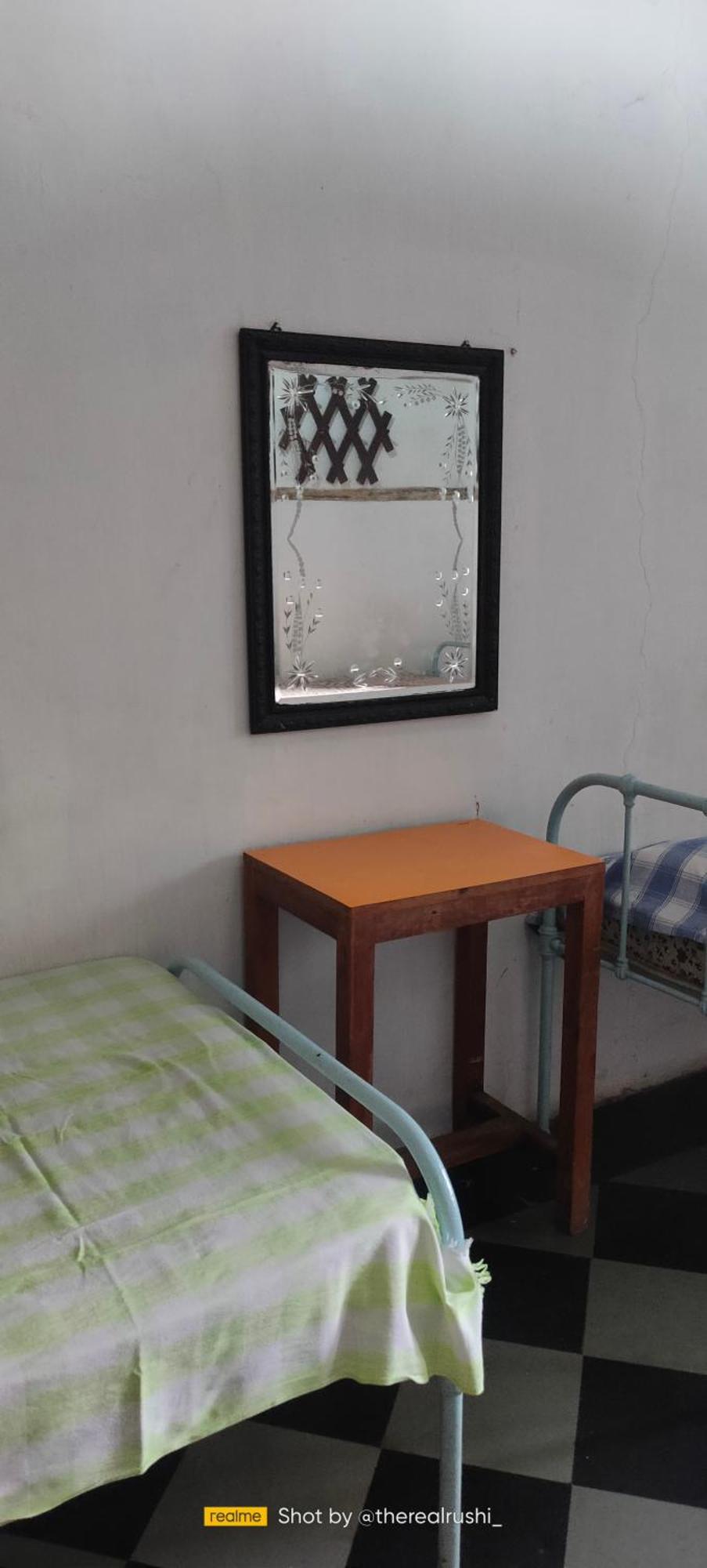 Hostel Vasantashram Csmt Mumbai, Free Wifi With 1940s Retro Vibe