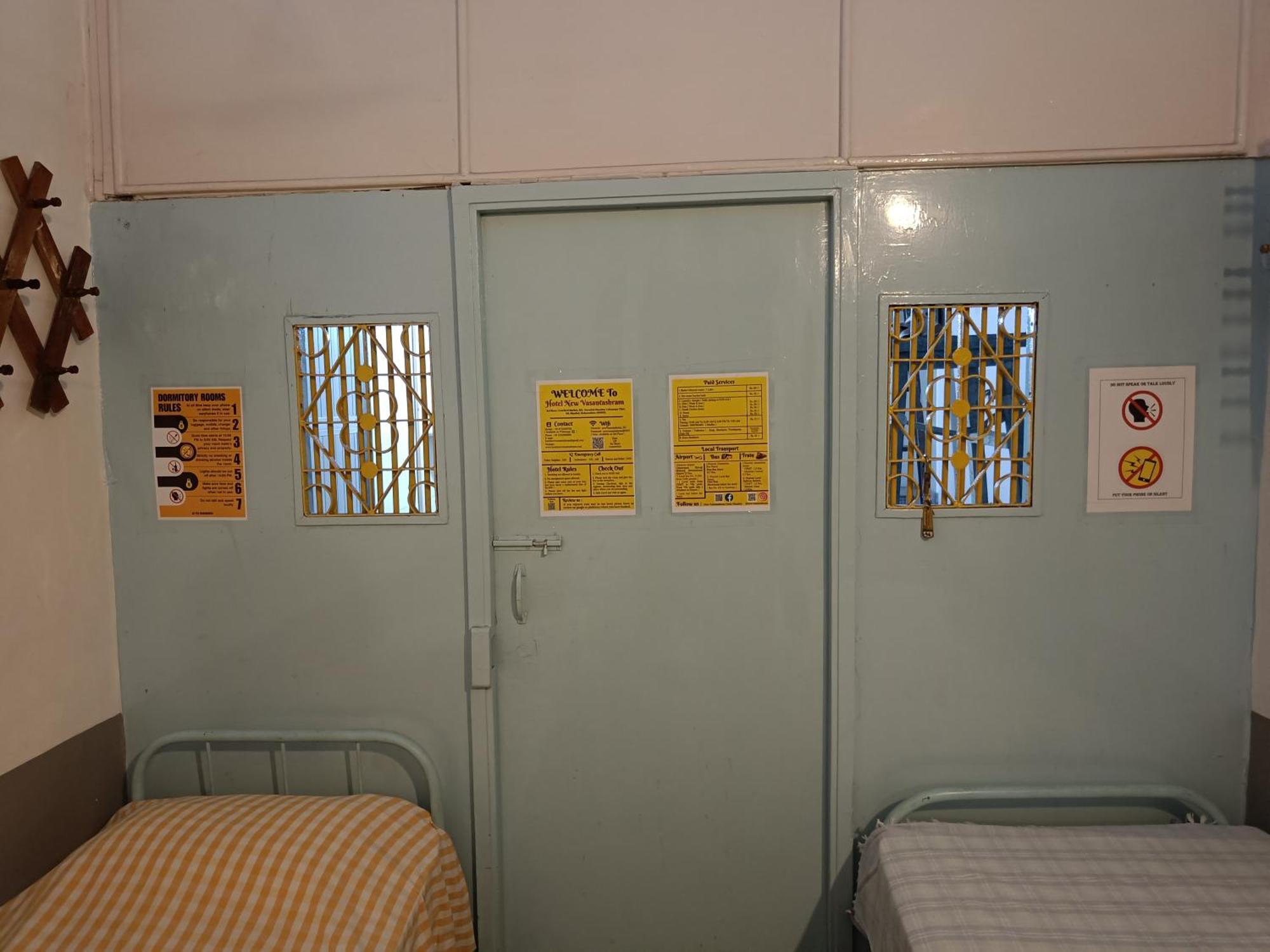 Hostel Vasantashram Csmt Mumbai, Free Wifi With 1940s Retro Vibe *