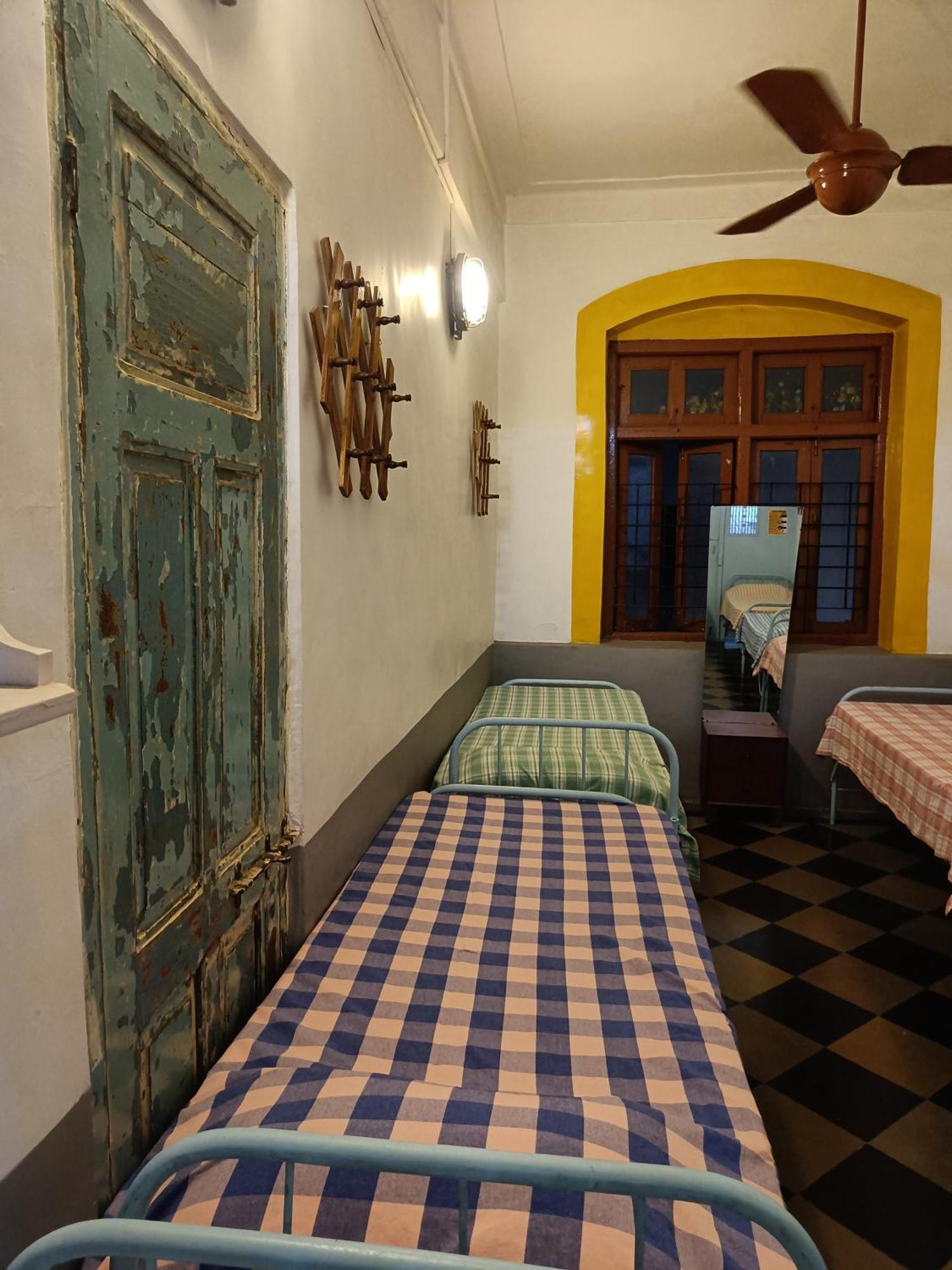Hostel Vasantashram Csmt Mumbai, Free Wifi With 1940s Retro Vibe *