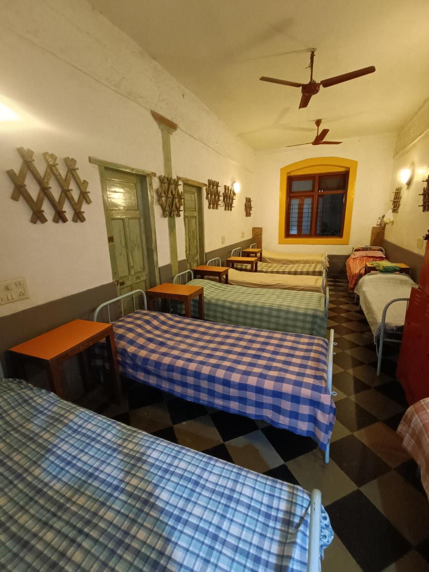 Hostel Vasantashram Csmt Mumbai, Free Wifi With 1940s Retro Vibe Mumbai