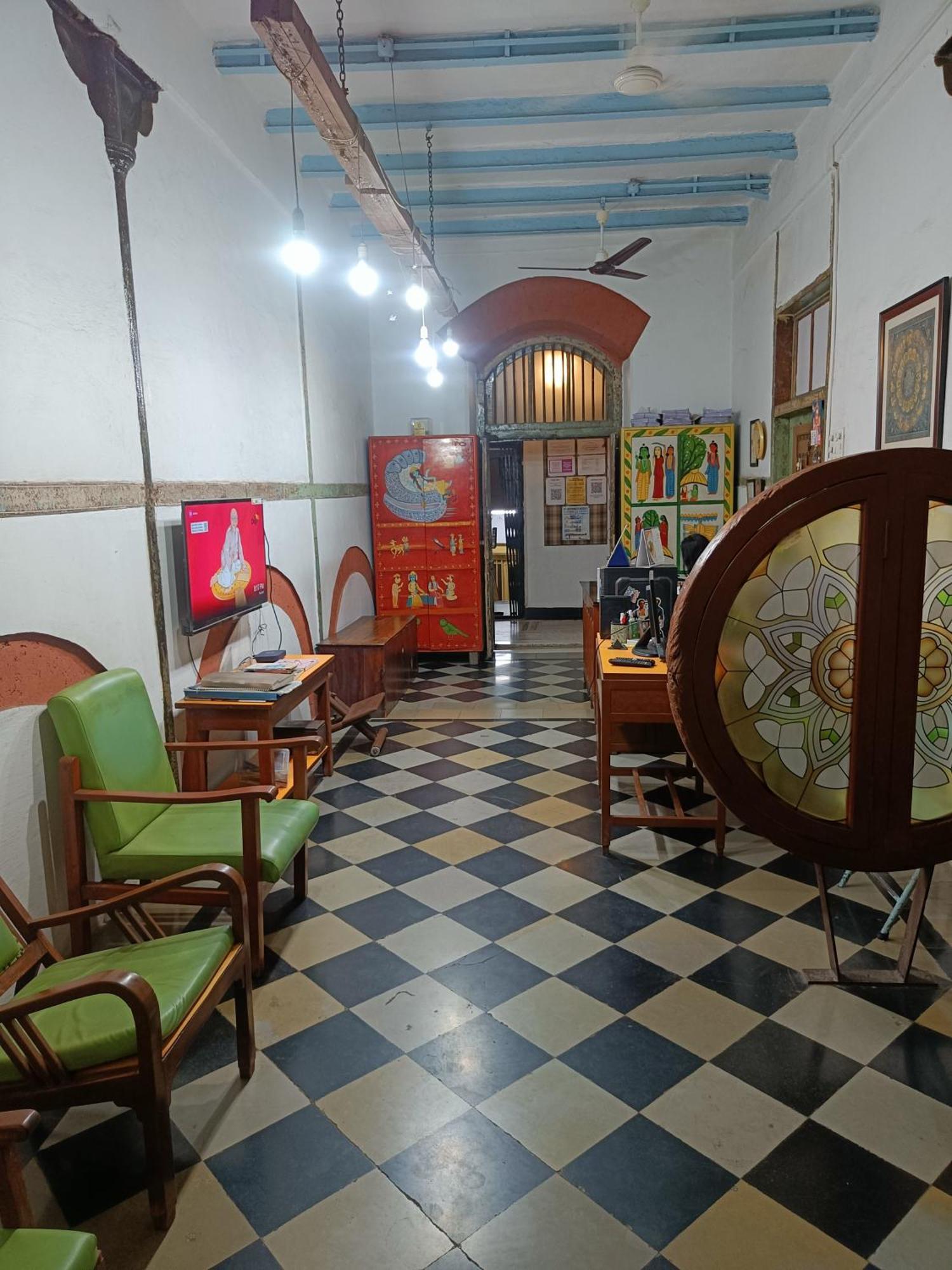 Hostel Vasantashram Csmt Mumbai, Free Wifi With 1940s Retro Vibe *