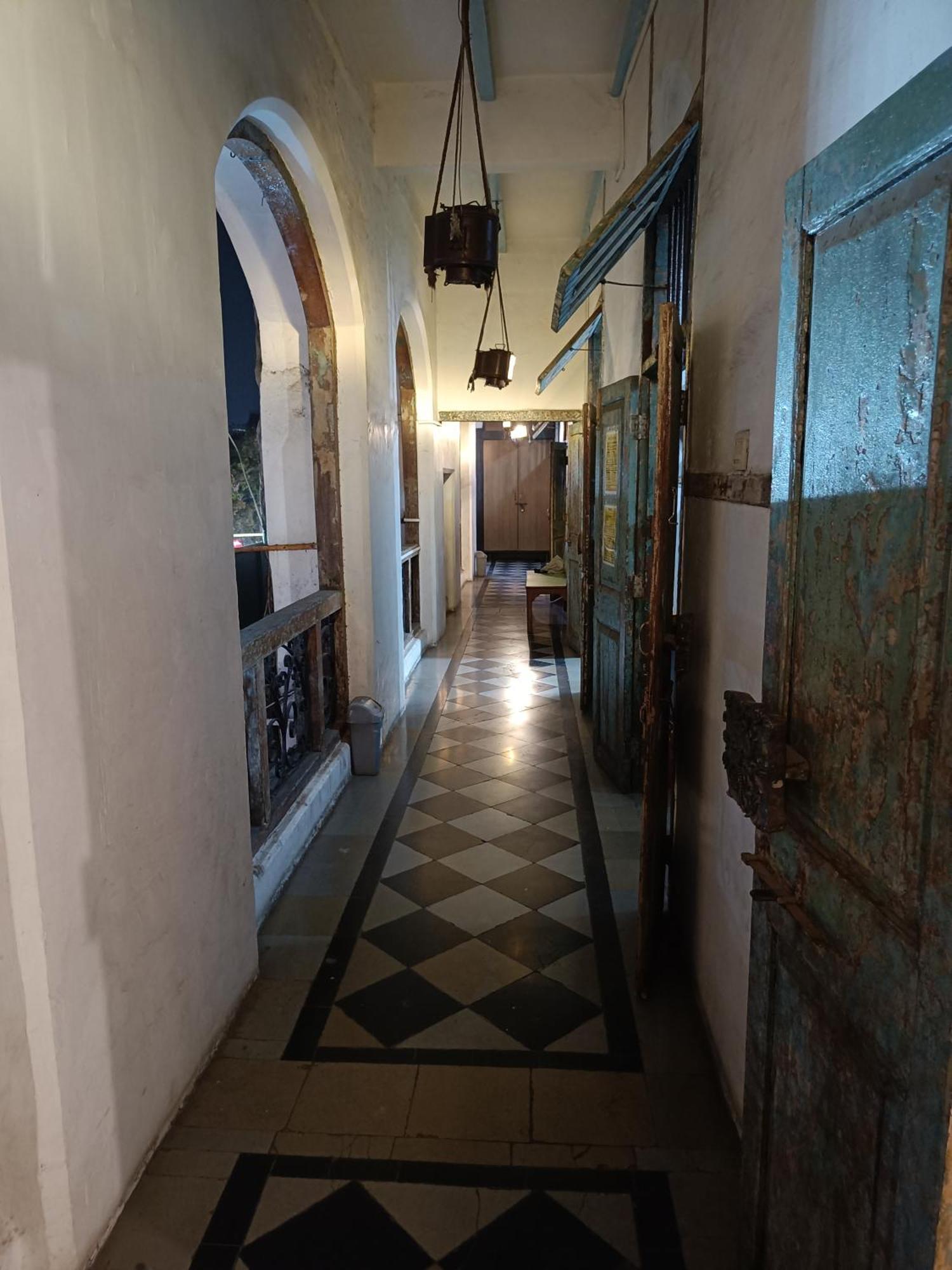 Vasantashram Csmt Mumbai, Free Wifi With 1940s Retro Vibe Mumbai