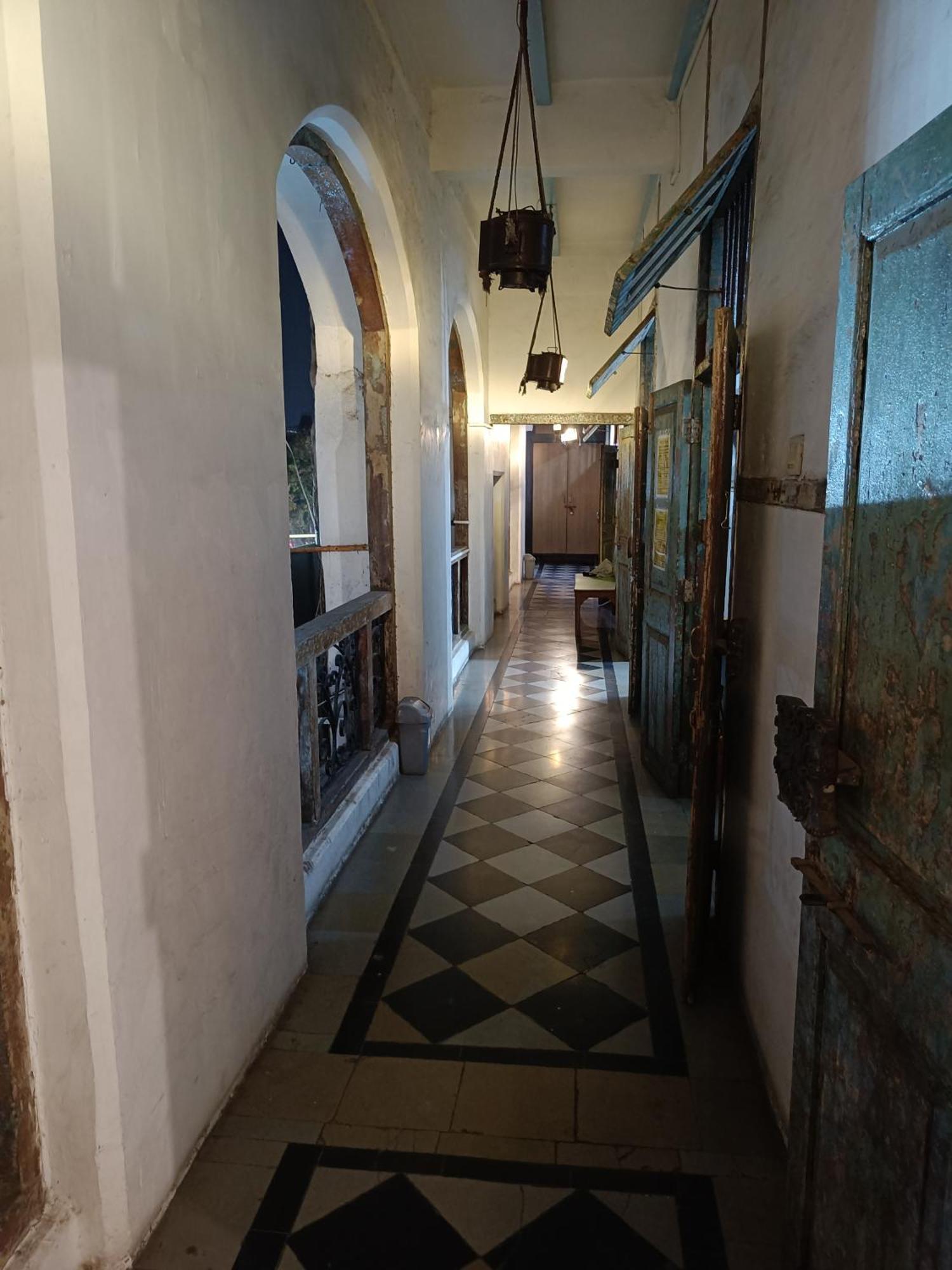 Vasantashram Csmt Mumbai, Free Wifi With 1940s Retro Vibe