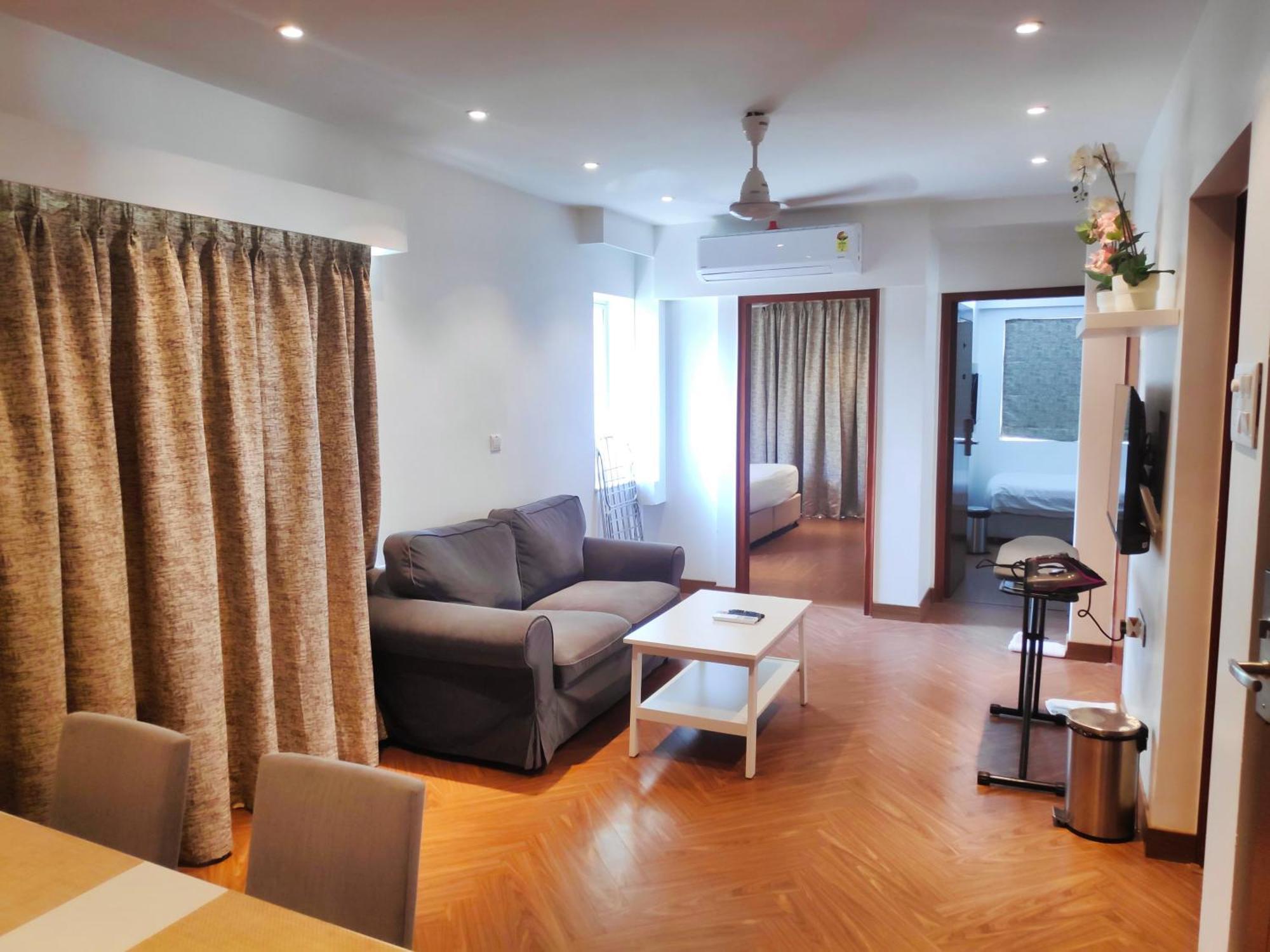 White House By Maxxvalue Service Bandra Apartment *