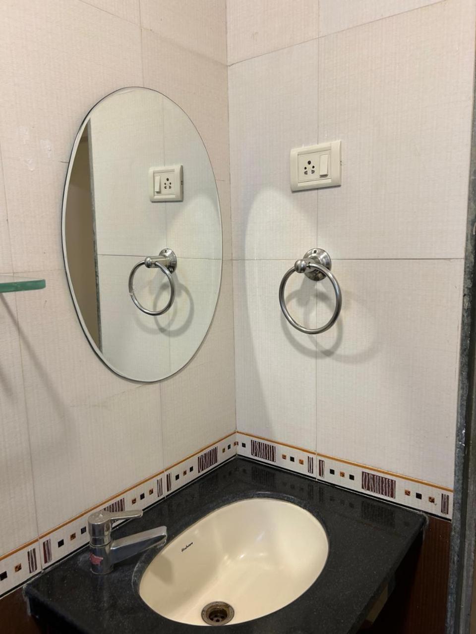 2bhk, Off Carter Rd, Bandra West Apartment Mumbai