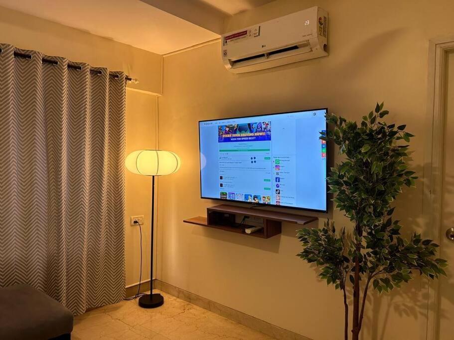 2bhk, Off Carter Rd, Bandra West