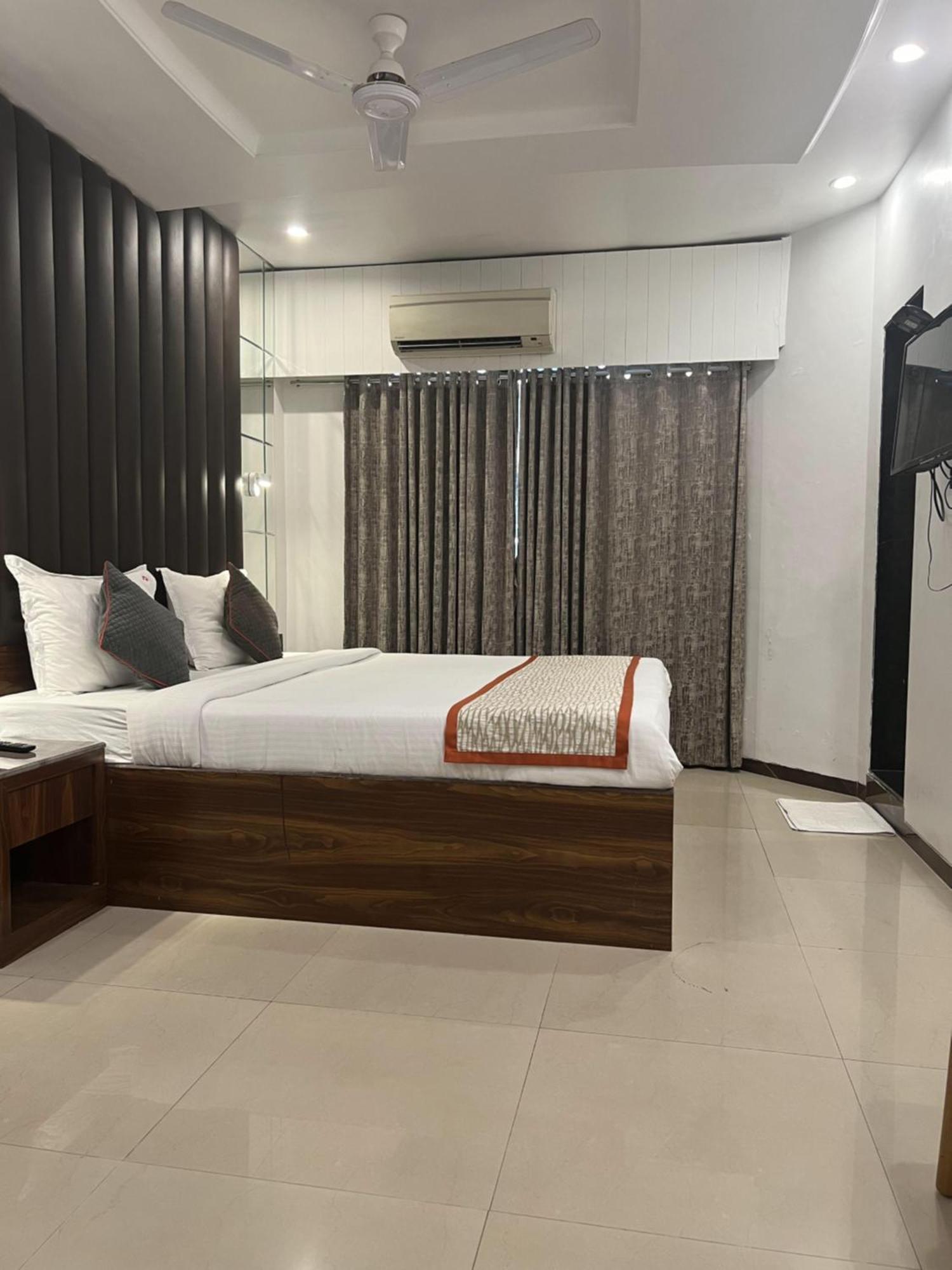 Supreme - Cuffe Parade