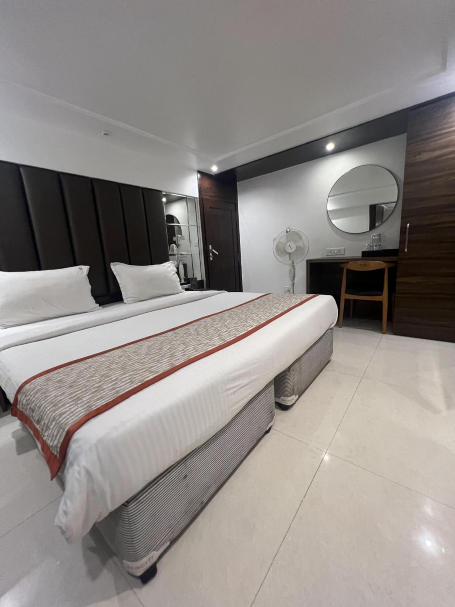 Supreme - Cuffe Parade 3*