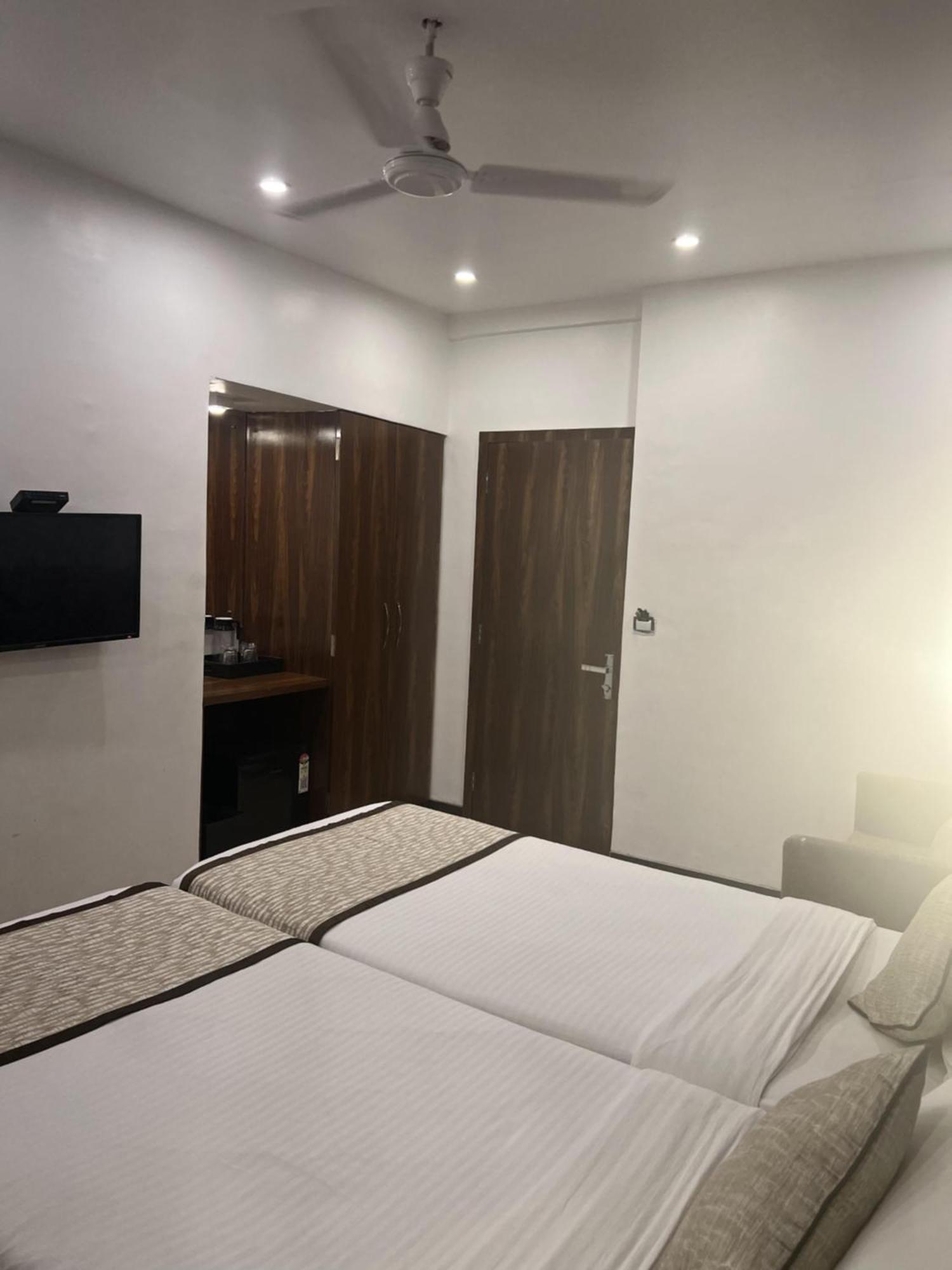 Hotel Supreme - Cuffe Parade 3*