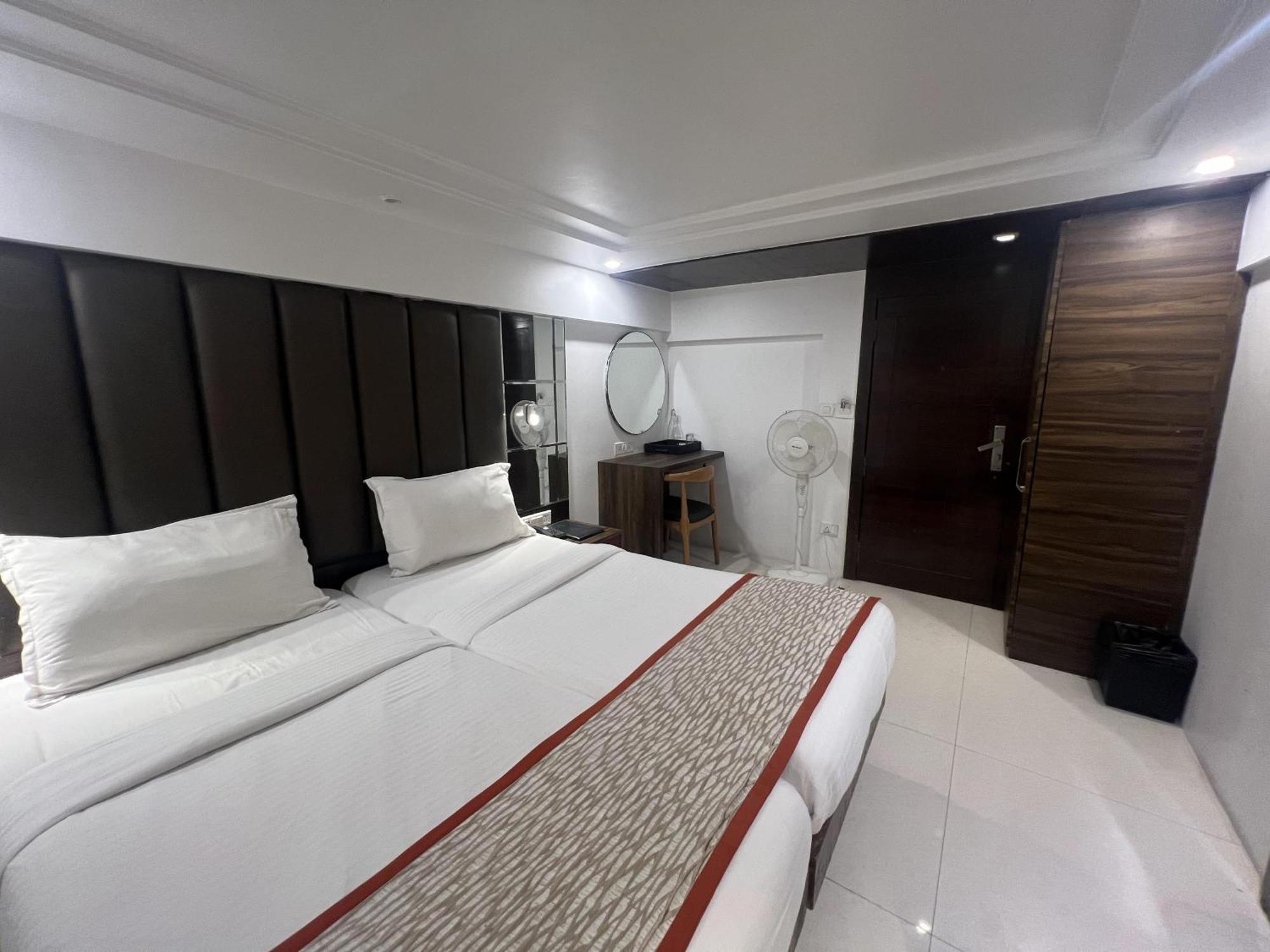 Supreme - Cuffe Parade Hotel