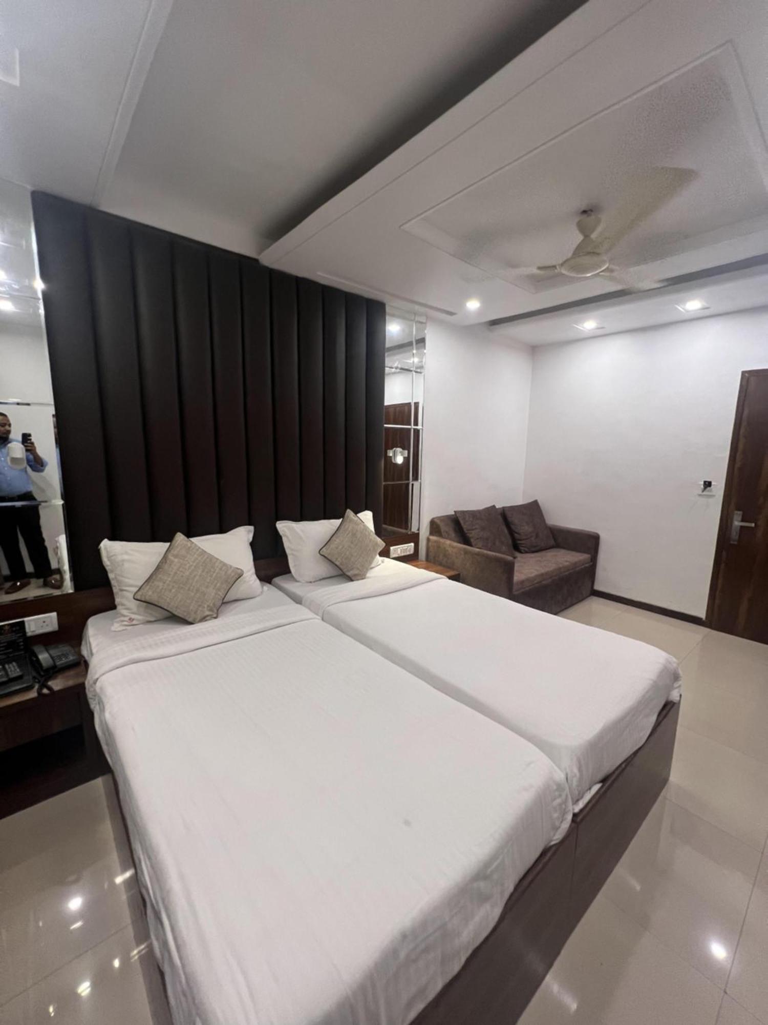Supreme - Cuffe Parade Hotel 3*