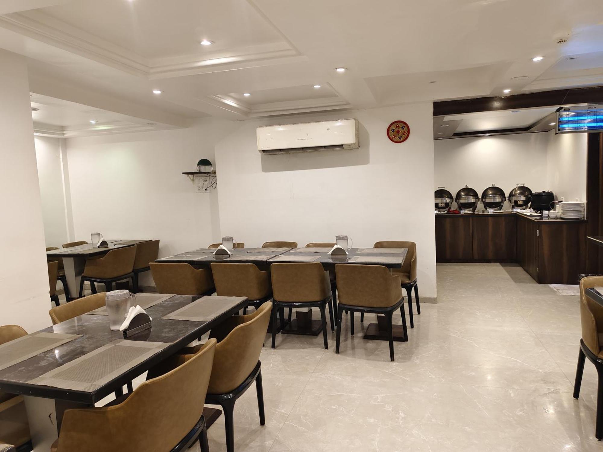 Supreme - Cuffe Parade Hotel 3*