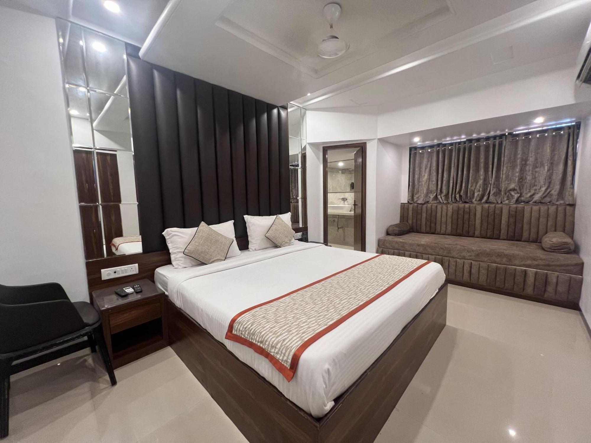 Supreme - Cuffe Parade Hotel 3*
