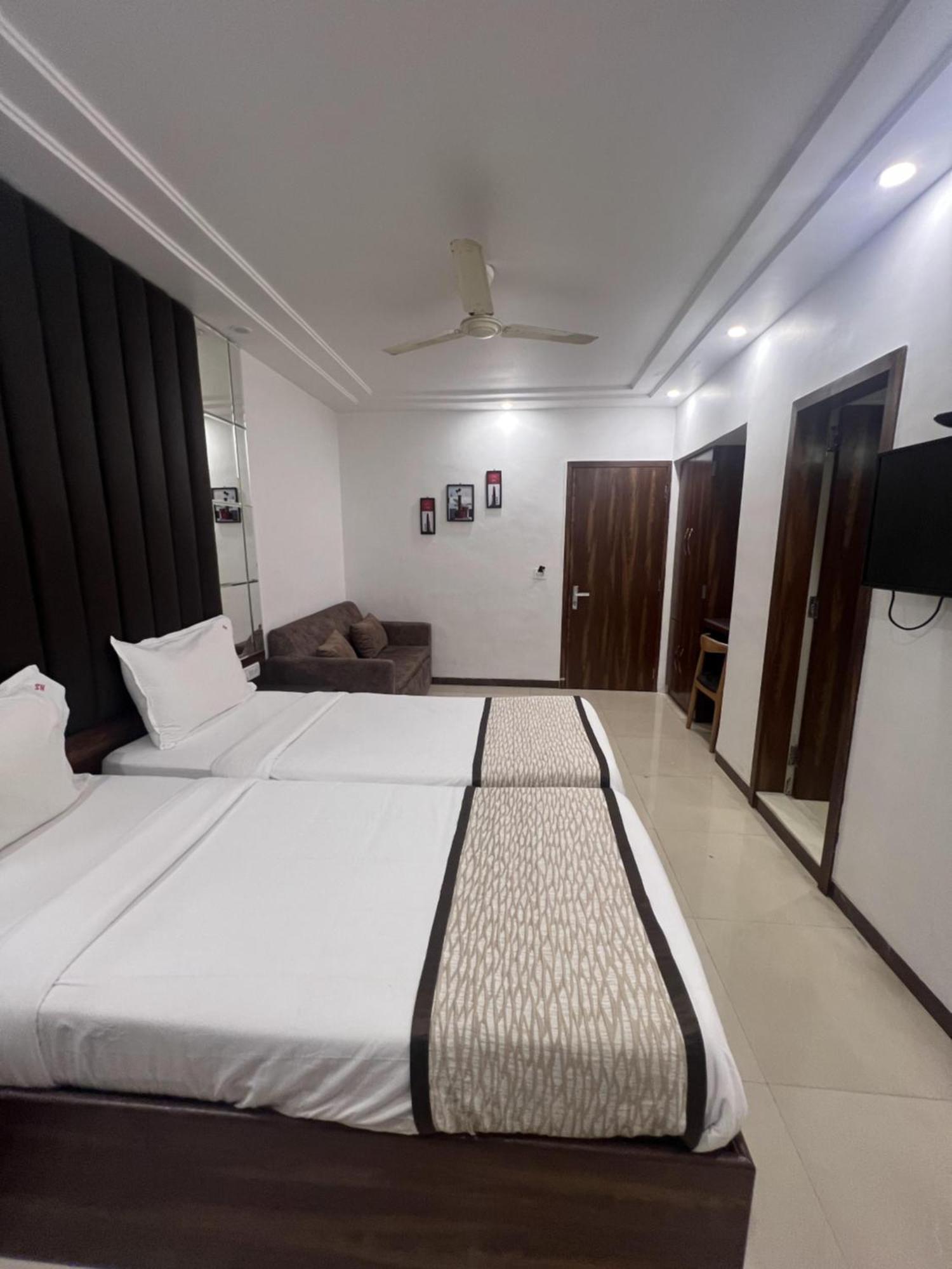Hotel Supreme - Cuffe Parade 3*