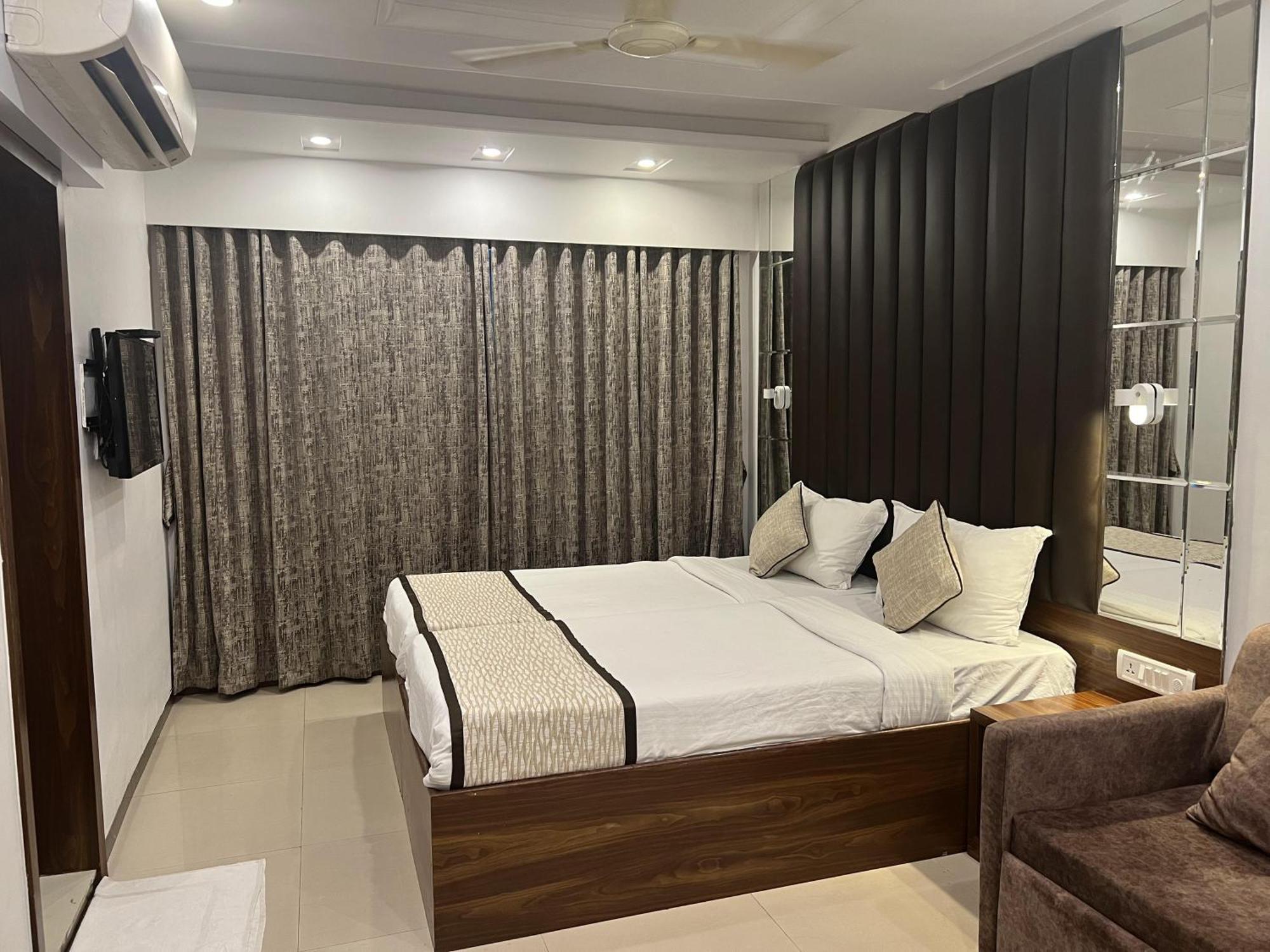 Supreme - Cuffe Parade Hotel 3*