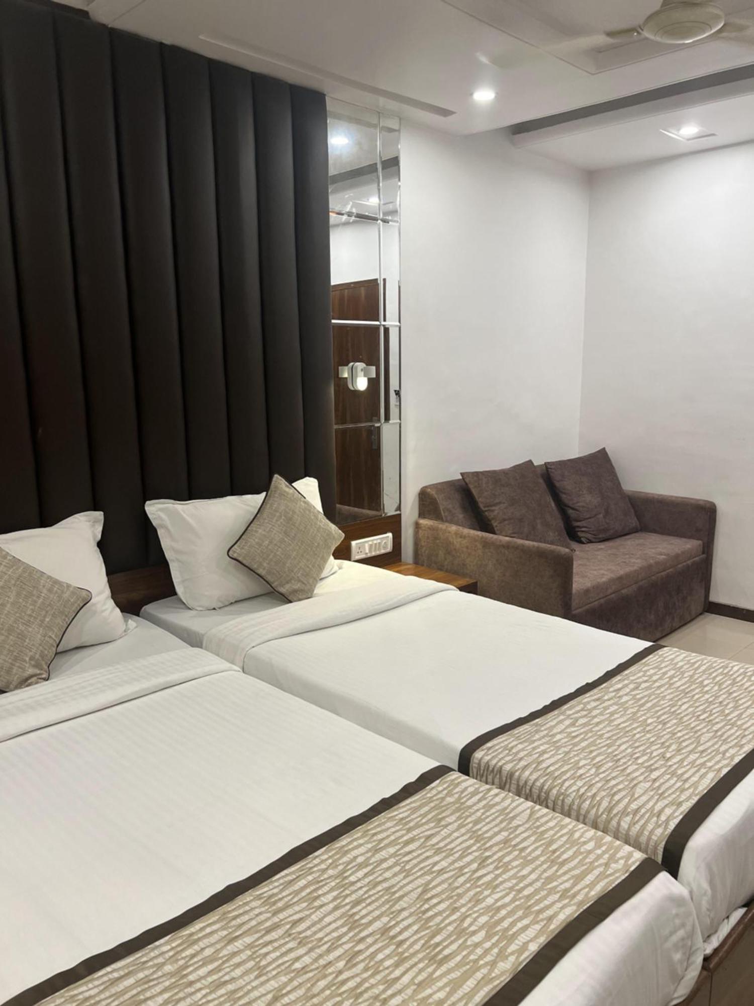 Supreme - Cuffe Parade 3*