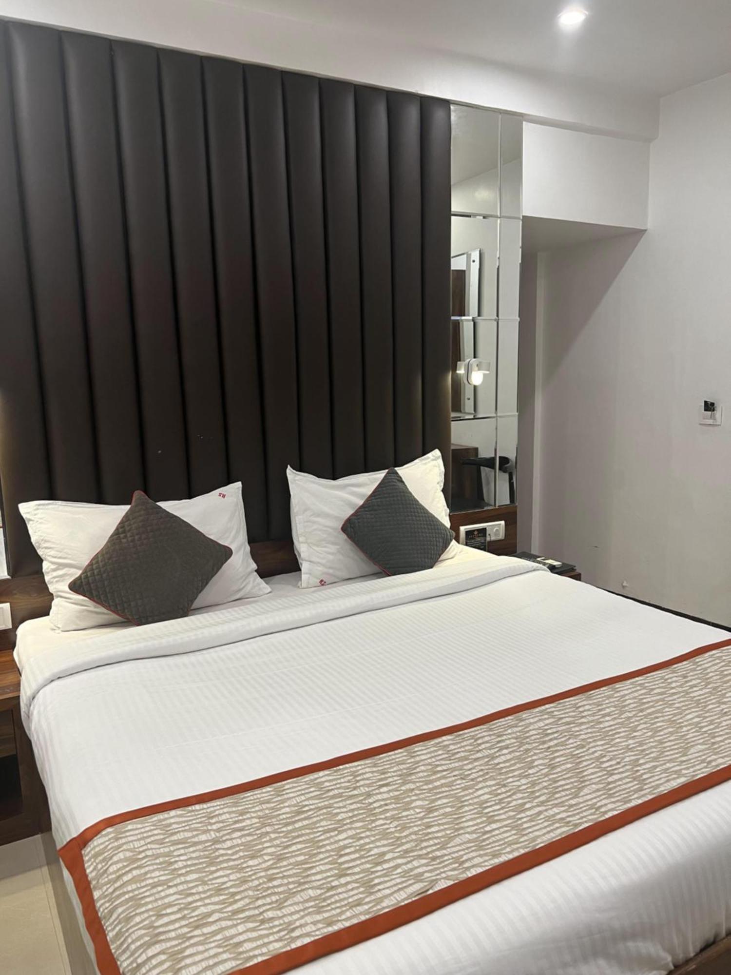 Supreme - Cuffe Parade Hotel