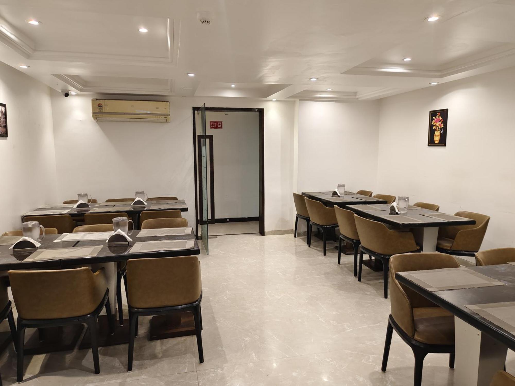 Supreme - Cuffe Parade Hotel 3*