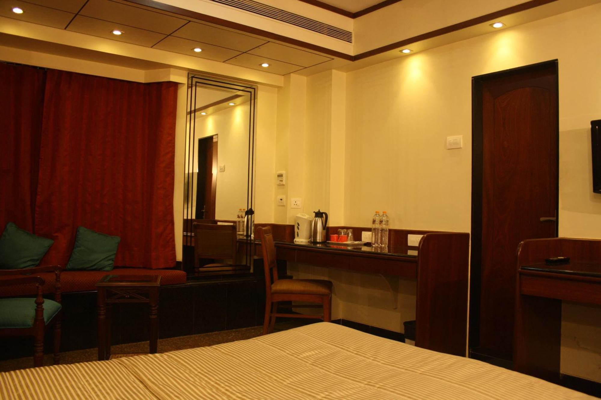 Hotel Karl Residency 3*