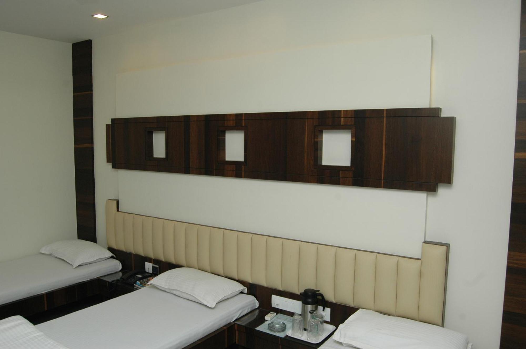 Hotel Causeway, Colaba *