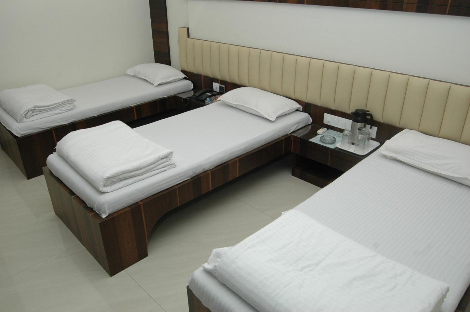 Hotel Causeway, Colaba *