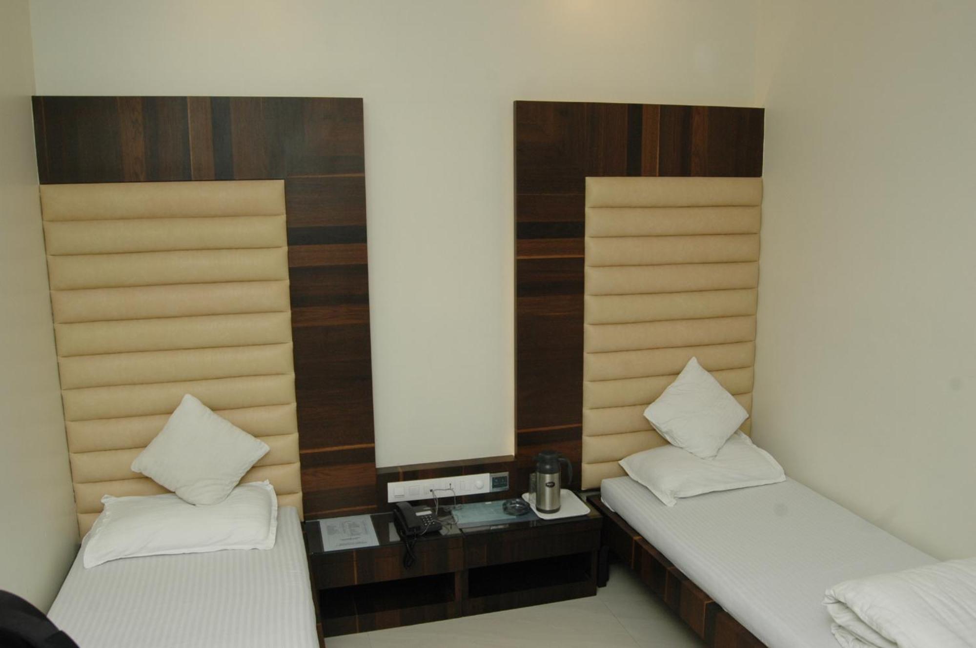 Hotel Causeway, Colaba Mumbai