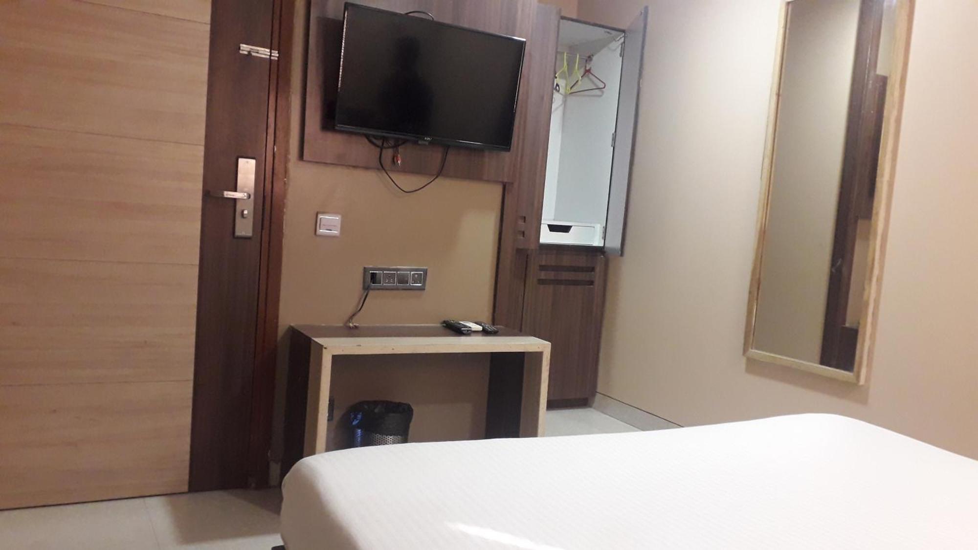 Hotel Shine Hospitality Crown