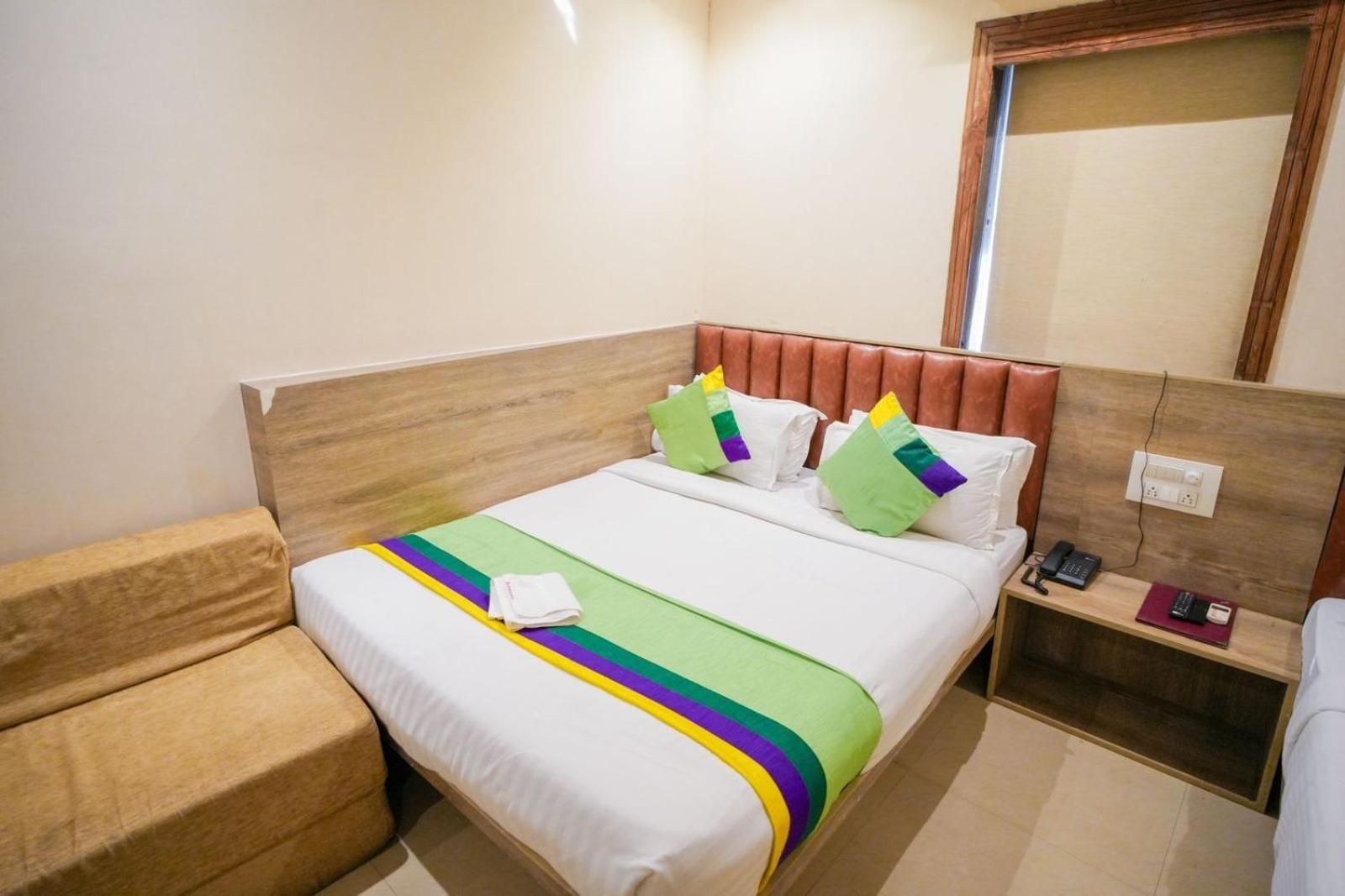 Hotel Skylink Hospitality Next To Amber Imperial Mumbai