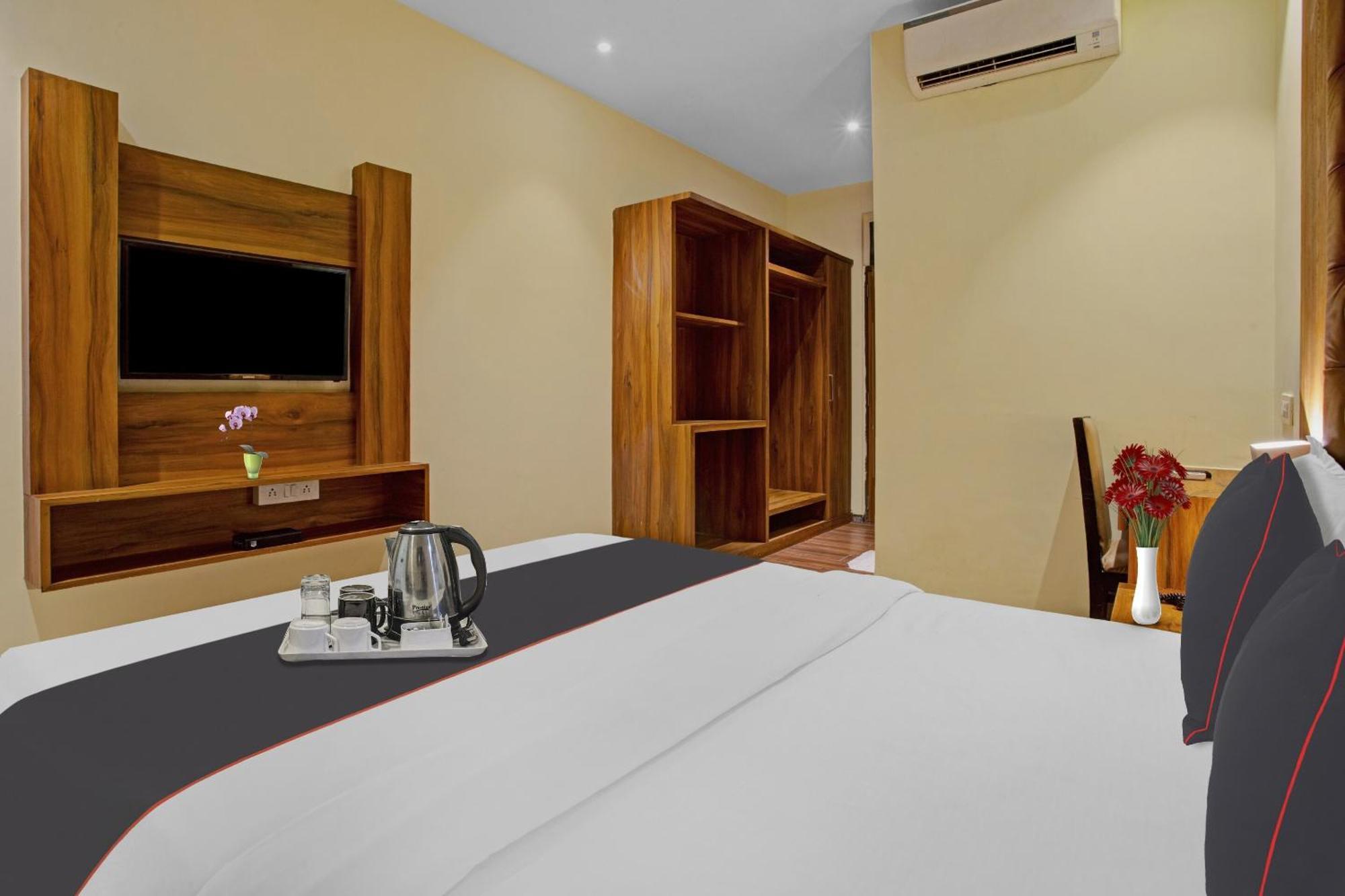 Capital O Art Hotel