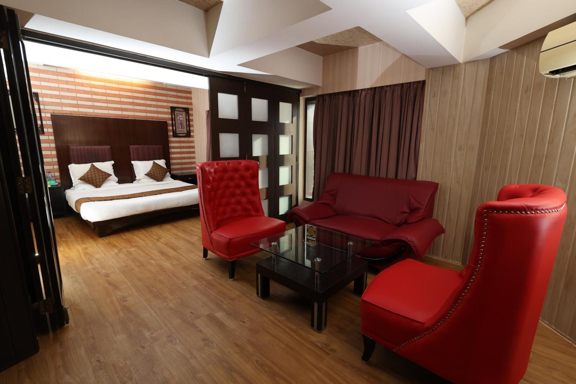 Quaint & Banquet Hotel