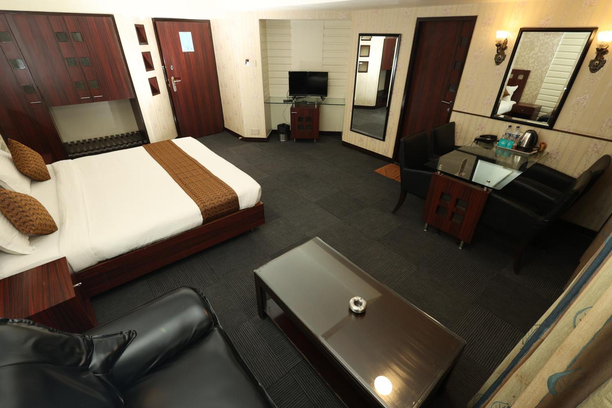 Hotel Quaint & Banquet