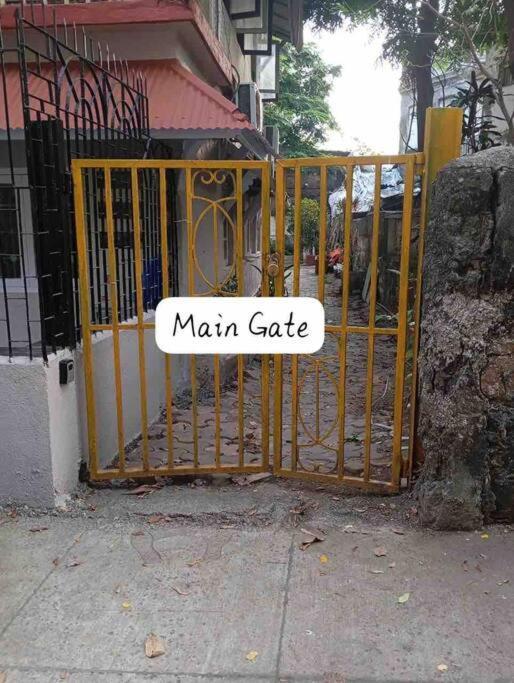Independent 25 Corner House Bandra West Apartment *