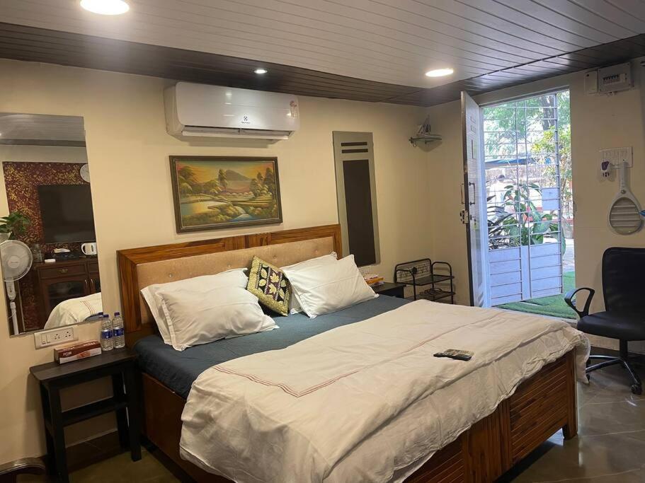 Independent 25 Corner House Bandra West *