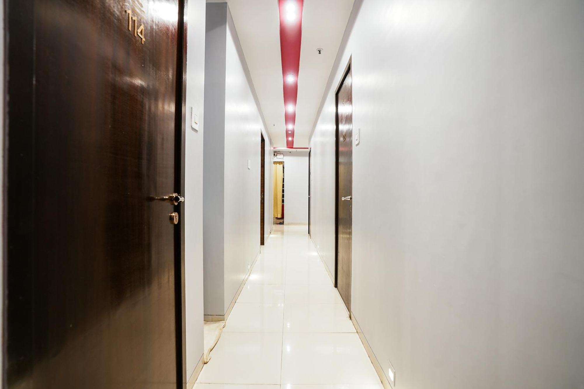 Elegance Hotel 2*